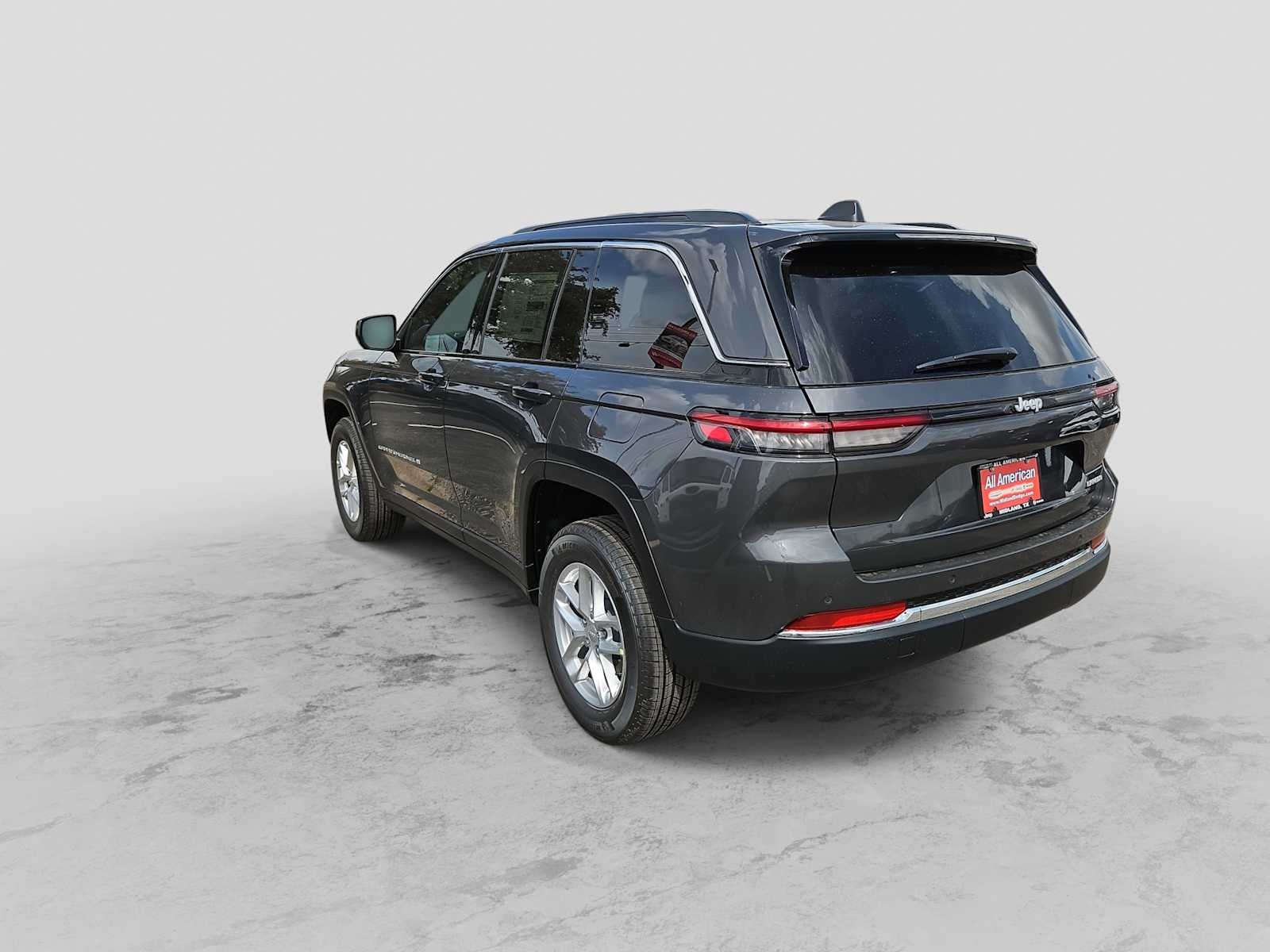 2026 Jeep Grand Cherokee Laredo