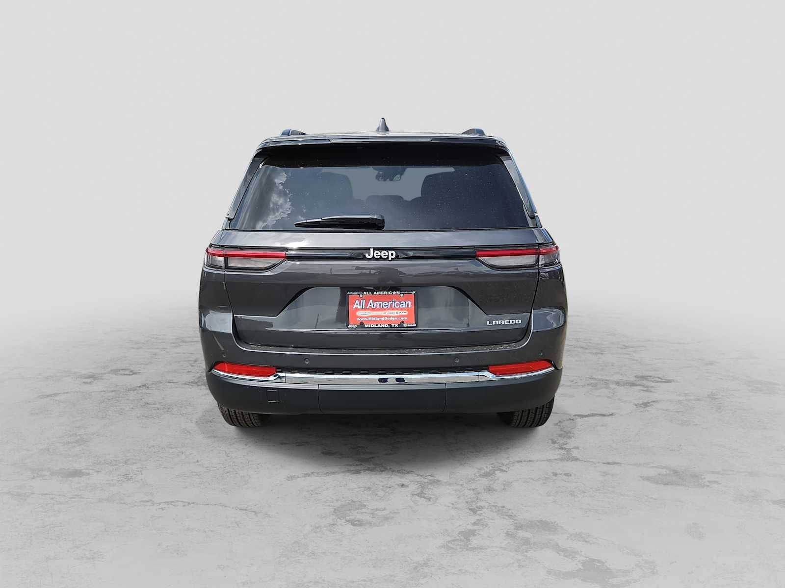 2026 Jeep Grand Cherokee Laredo