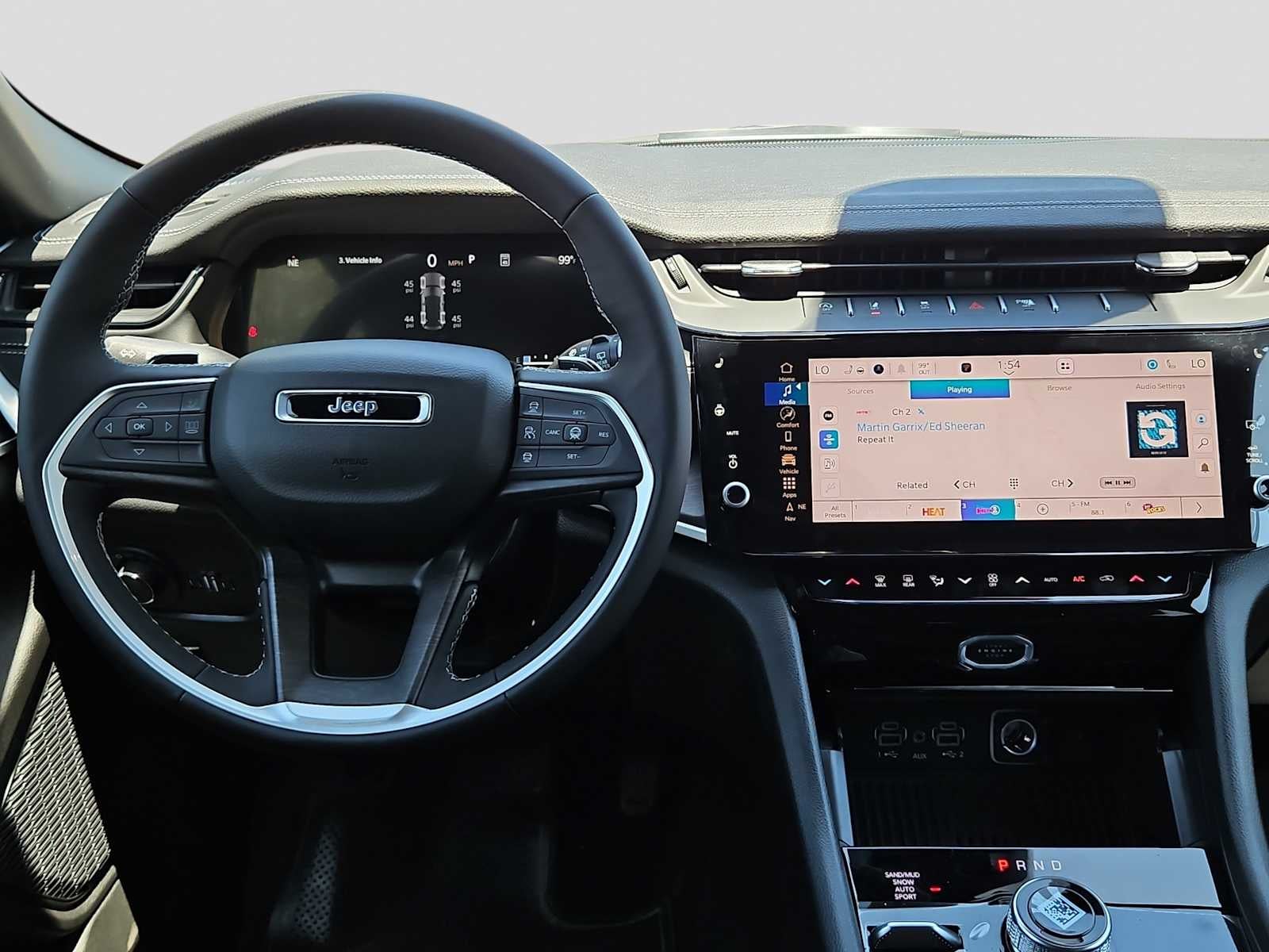 2026 Jeep Grand Cherokee Laredo Altitude