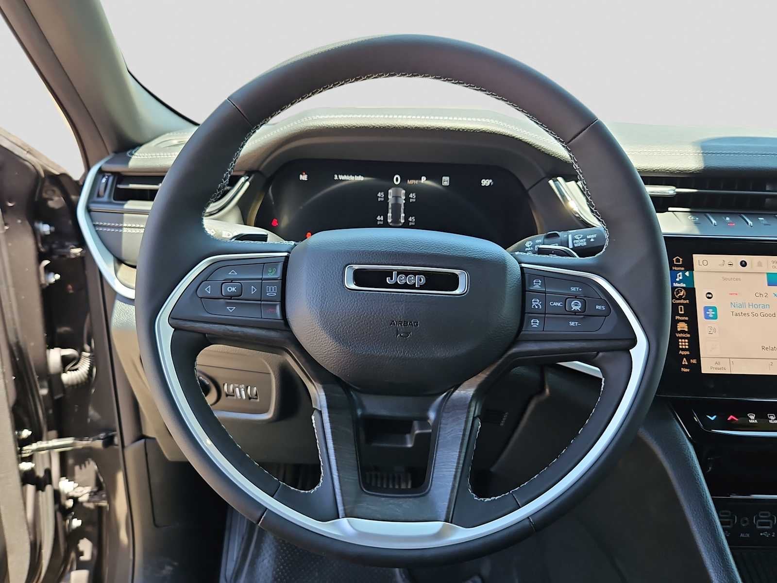 2026 Jeep Grand Cherokee Laredo Altitude
