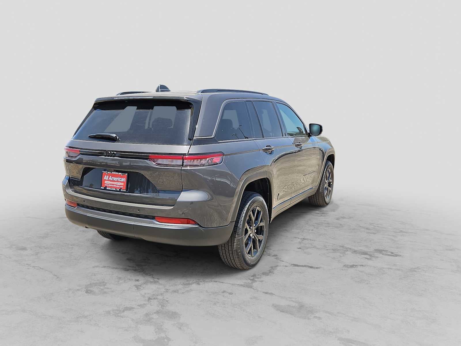 2026 Jeep Grand Cherokee Laredo Altitude