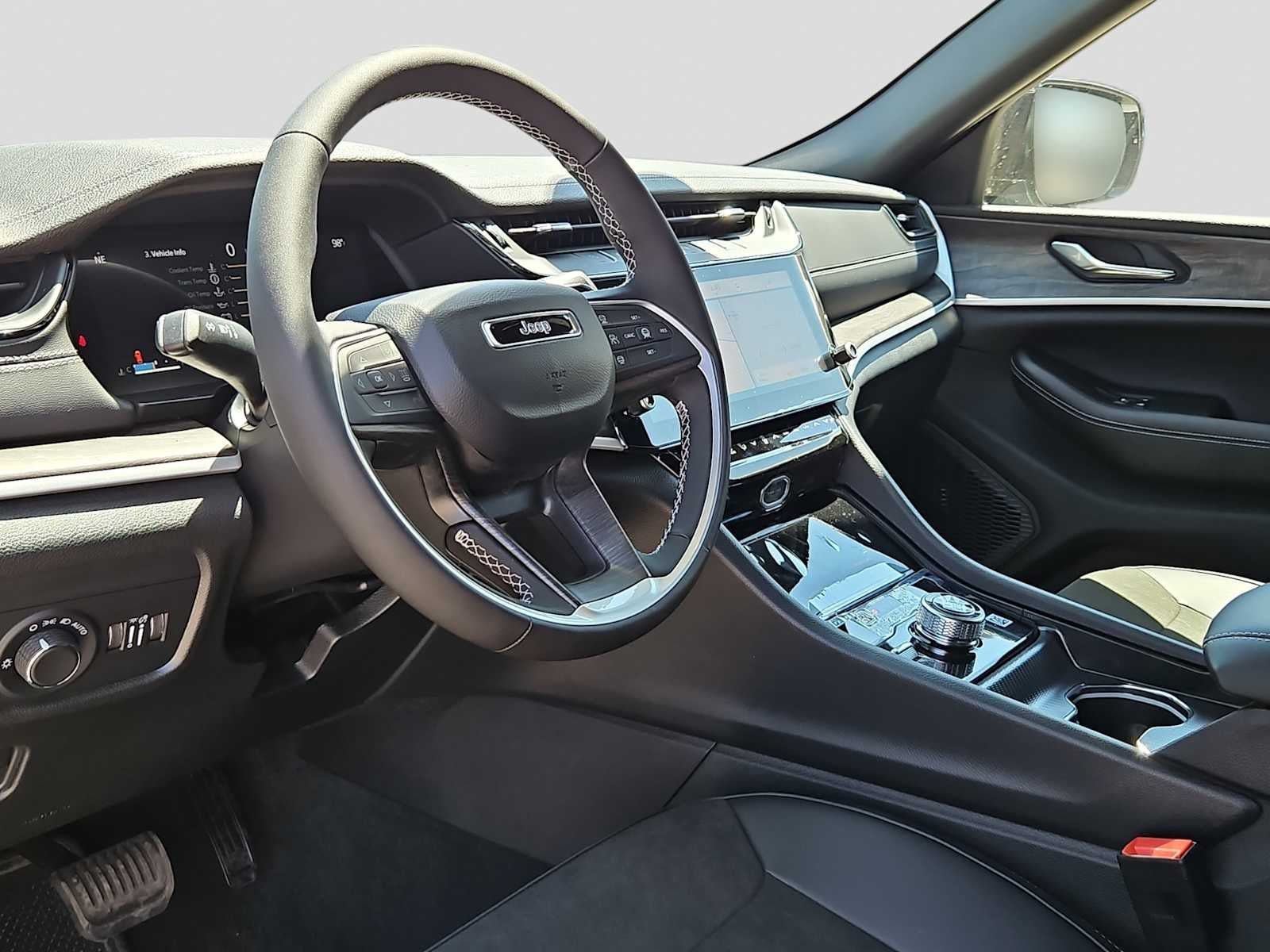 2026 Jeep Grand Cherokee Laredo Altitude