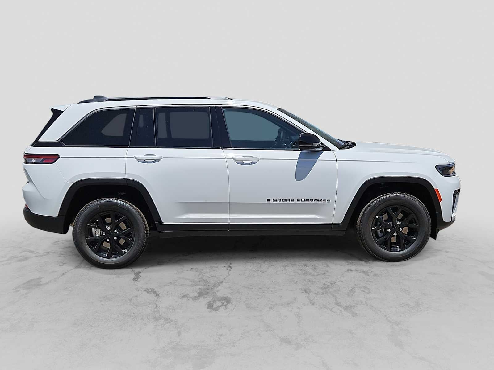 2026 Jeep Grand Cherokee Laredo Altitude