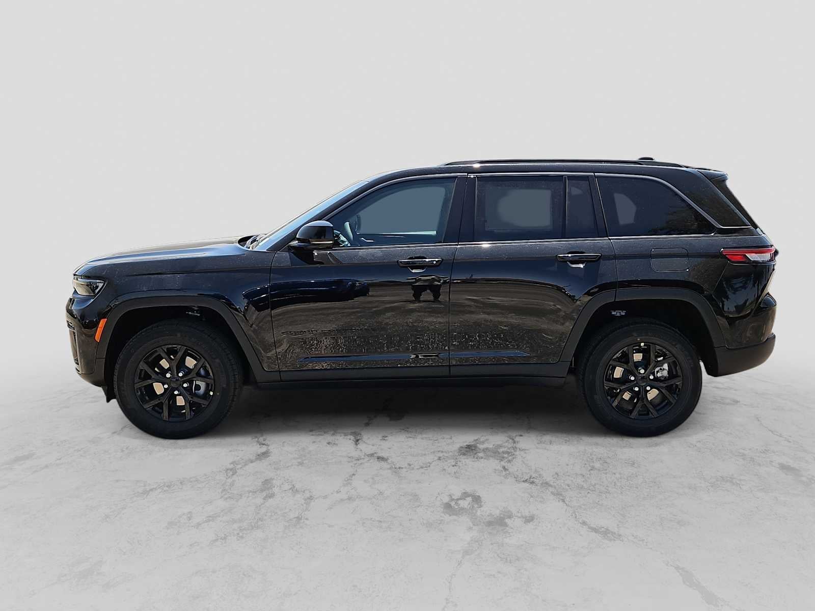 2026 Jeep Grand Cherokee Laredo Altitude