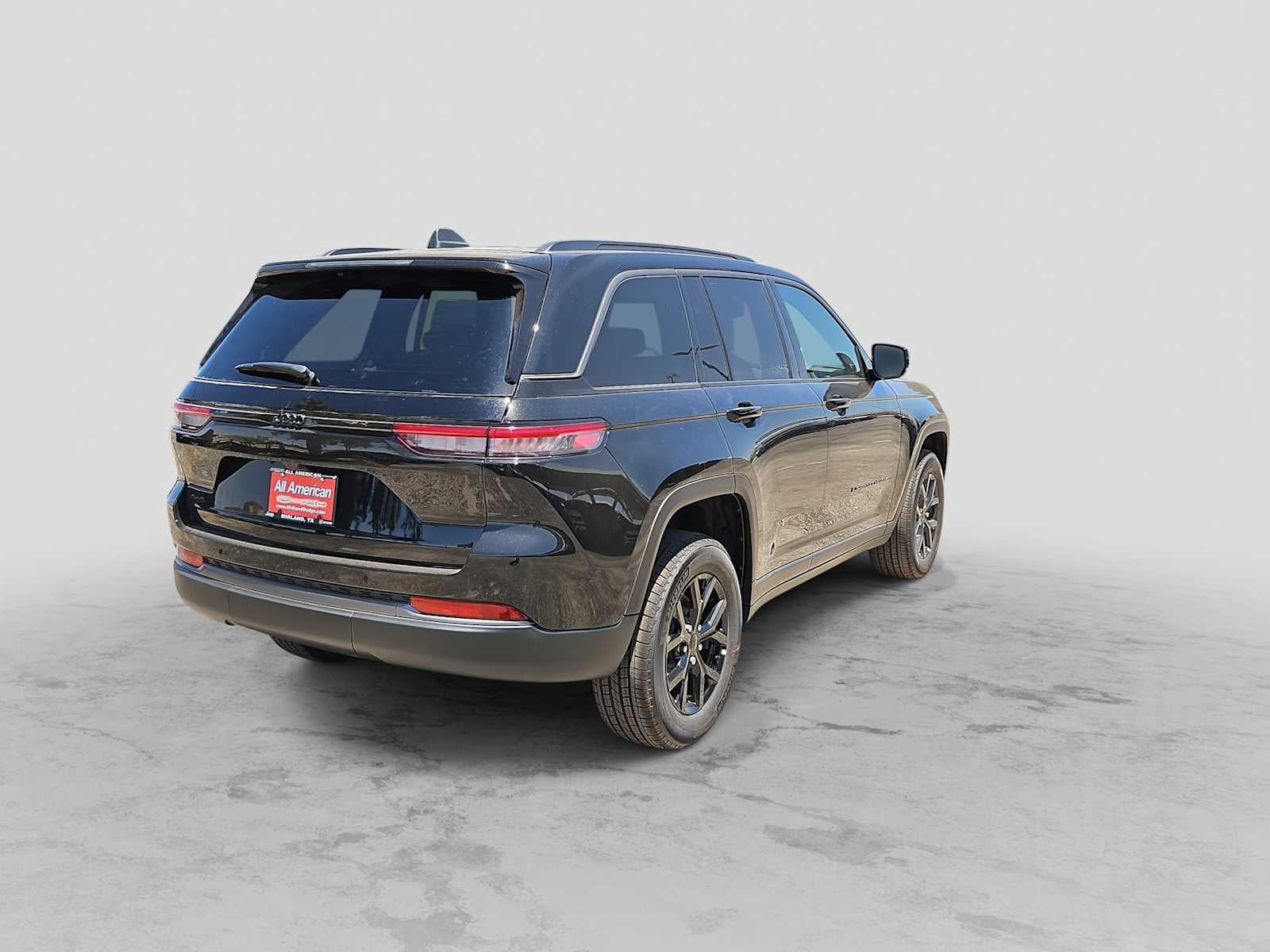 2026 Jeep Grand Cherokee Laredo Altitude