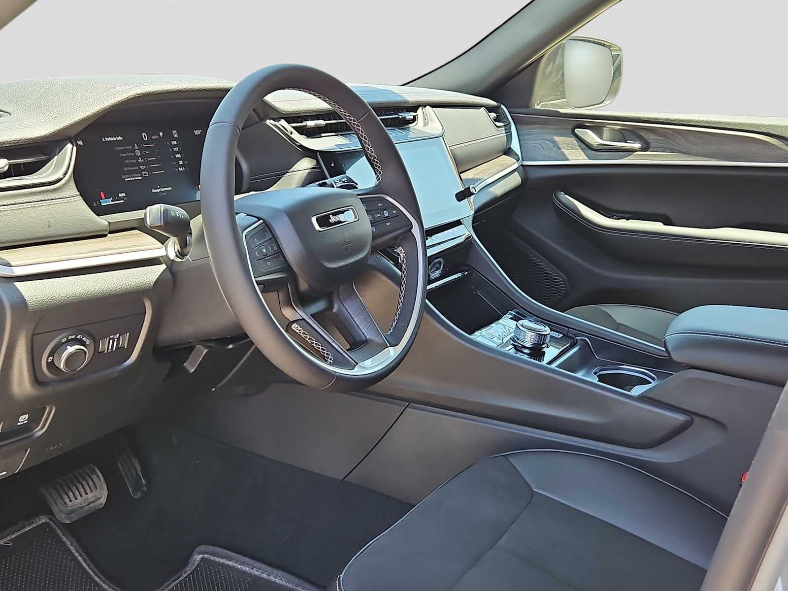 2026 Jeep Grand Cherokee Laredo Altitude
