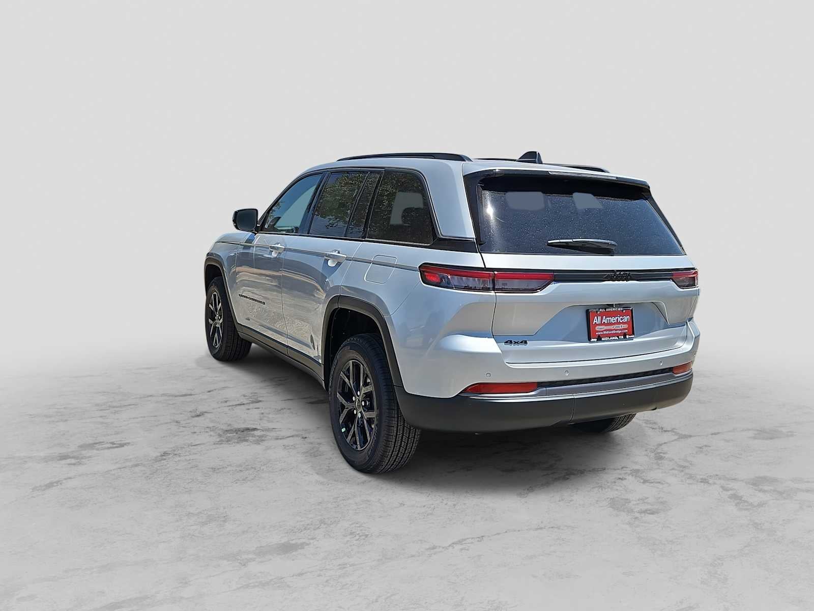 2026 Jeep Grand Cherokee Laredo Altitude