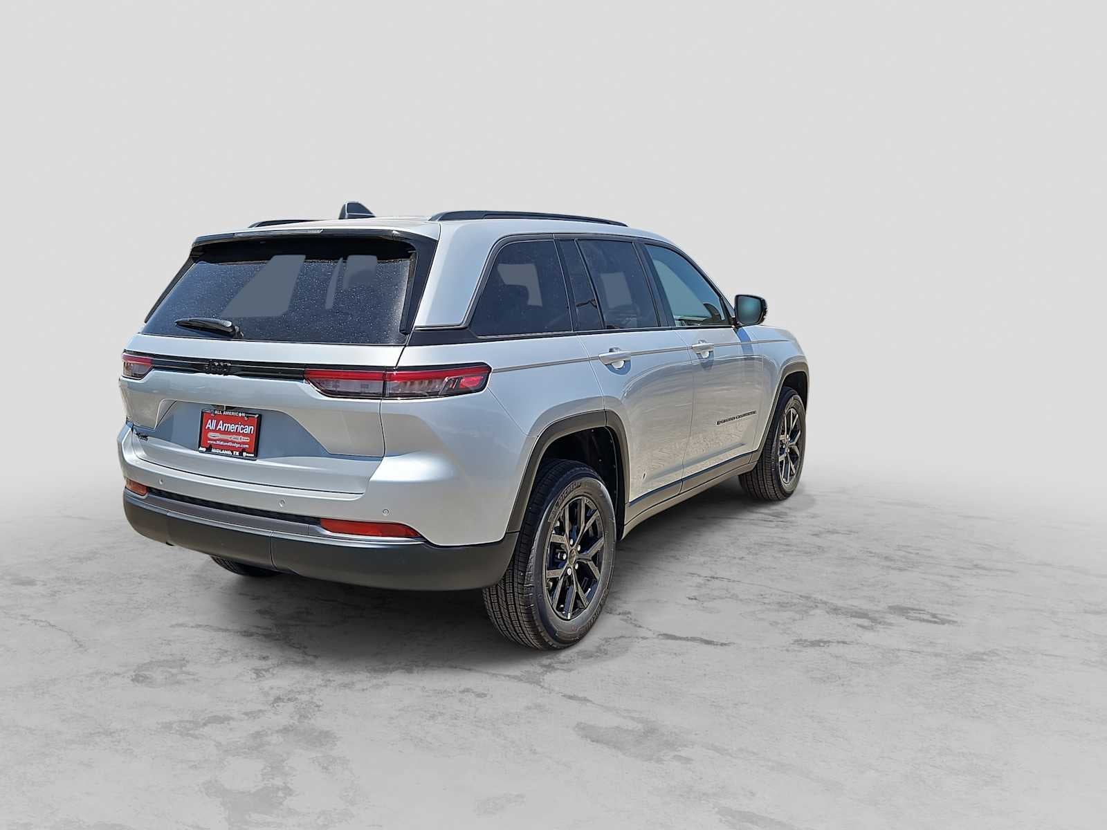 2026 Jeep Grand Cherokee Laredo Altitude