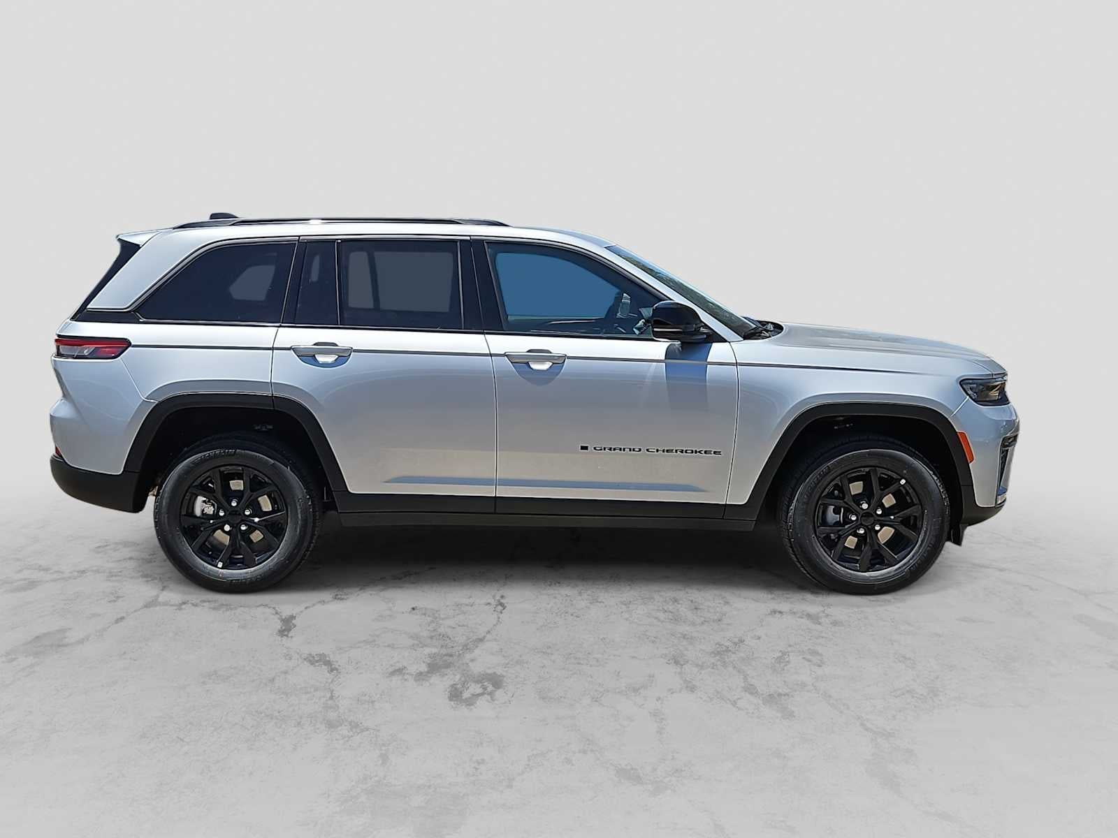 2026 Jeep Grand Cherokee Laredo Altitude