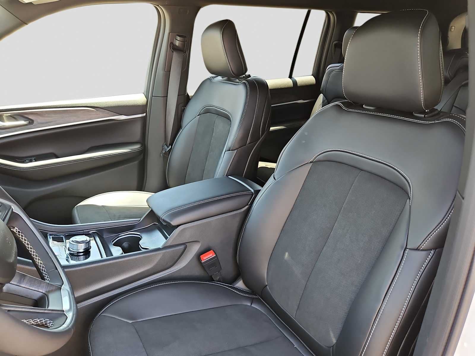 2026 Jeep Grand Cherokee L Laredo Altitude