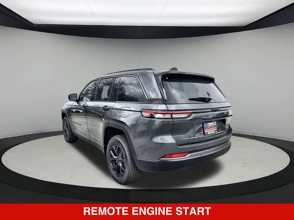 2026 Jeep Grand Cherokee Laredo Altitude