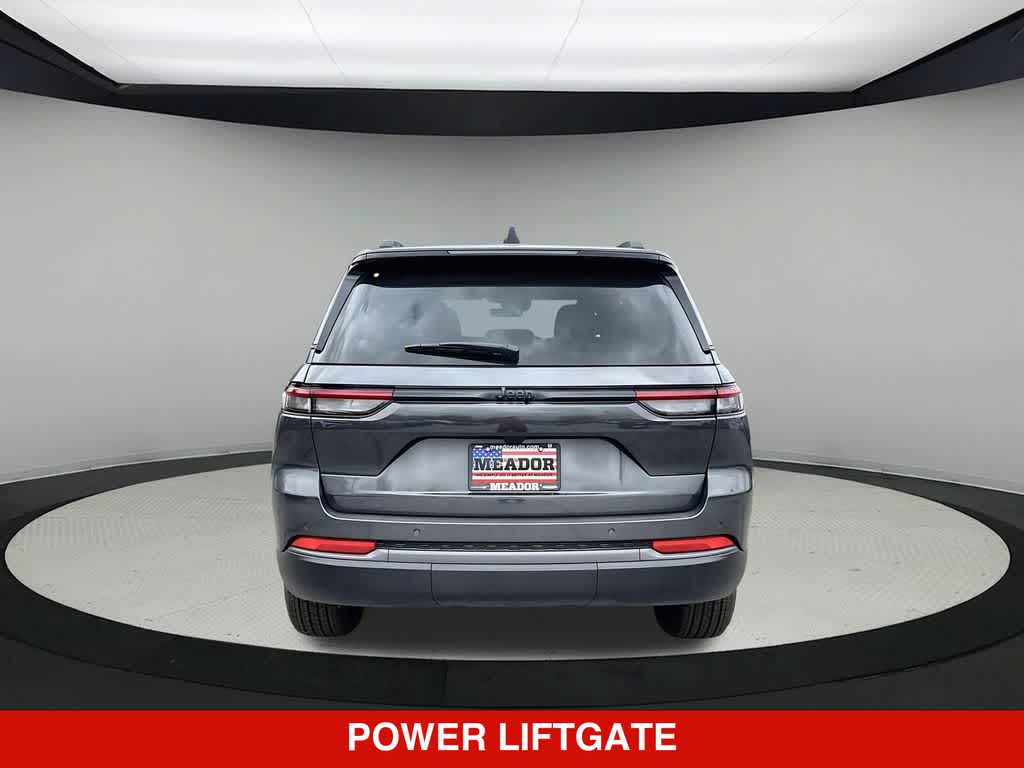 2026 Jeep Grand Cherokee Laredo Altitude