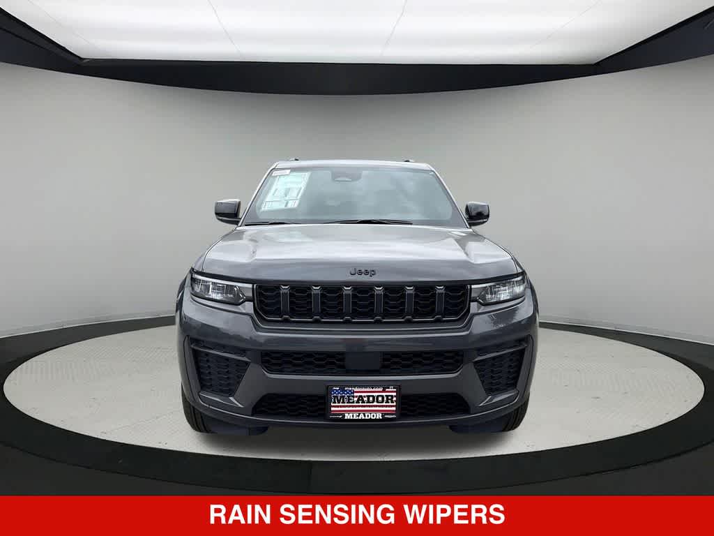 2026 Jeep Grand Cherokee Laredo Altitude