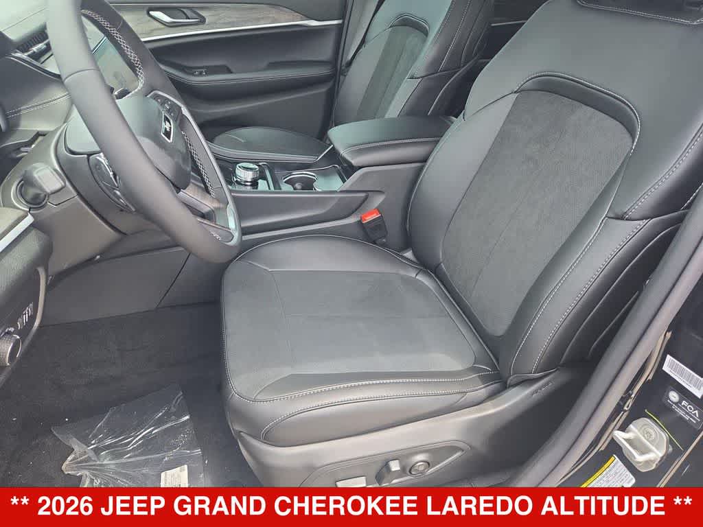 2026 Jeep Grand Cherokee Laredo Altitude