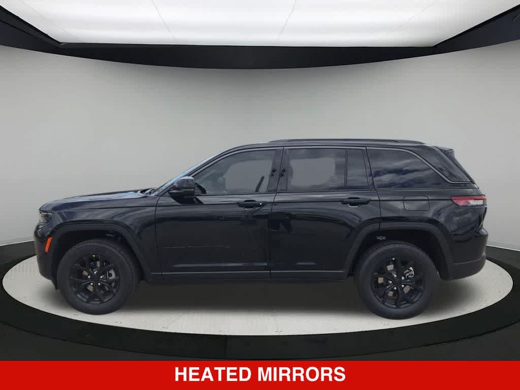 2026 Jeep Grand Cherokee Laredo Altitude