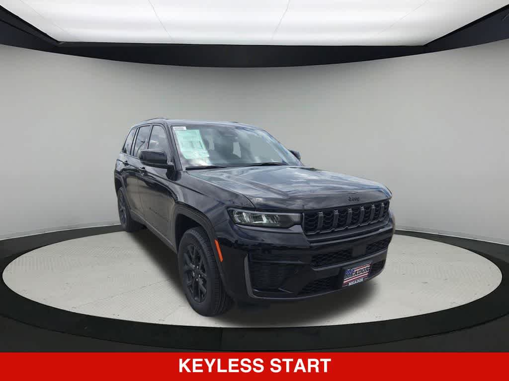 2026 Jeep Grand Cherokee Laredo Altitude