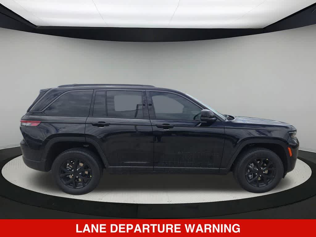 2026 Jeep Grand Cherokee Laredo Altitude