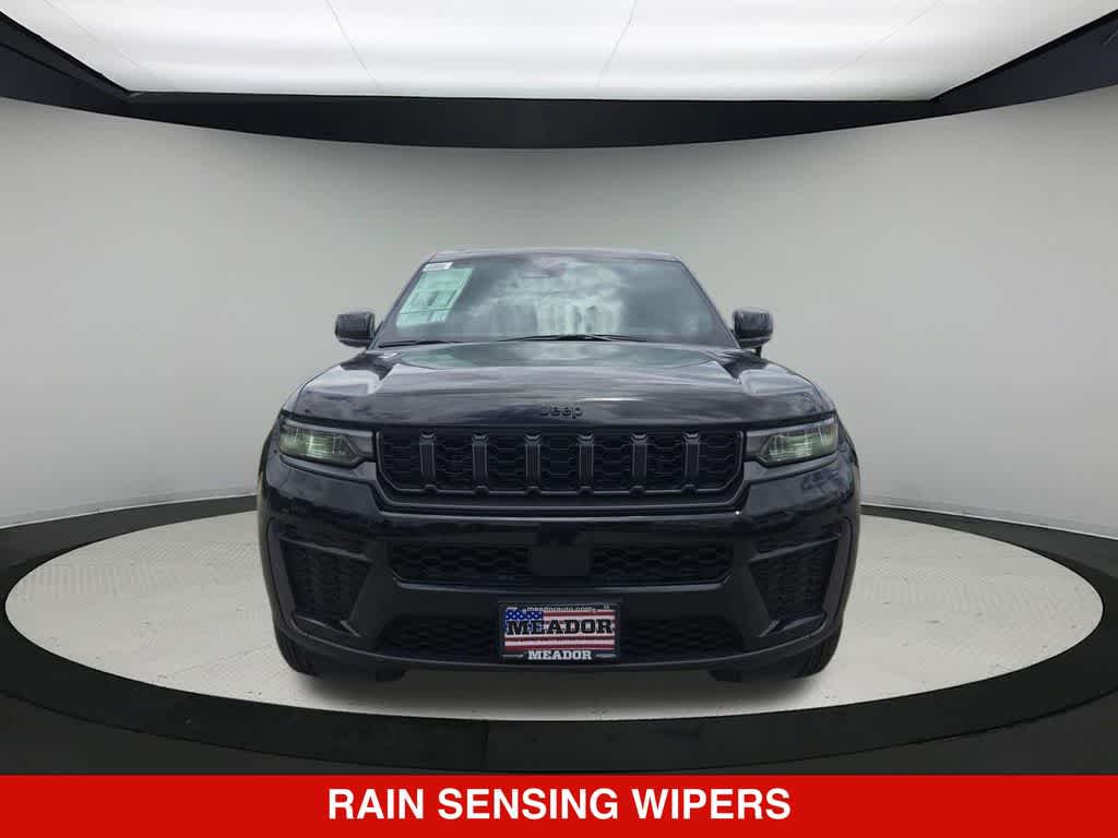 2026 Jeep Grand Cherokee Laredo Altitude