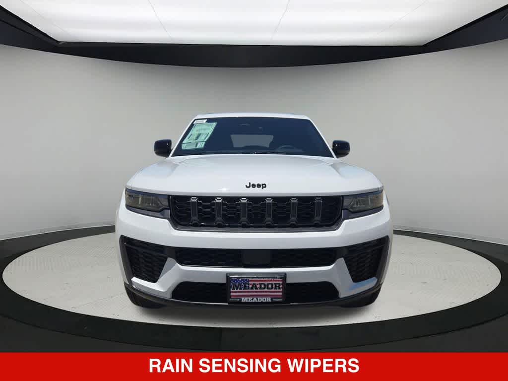2026 Jeep Grand Cherokee Laredo Altitude