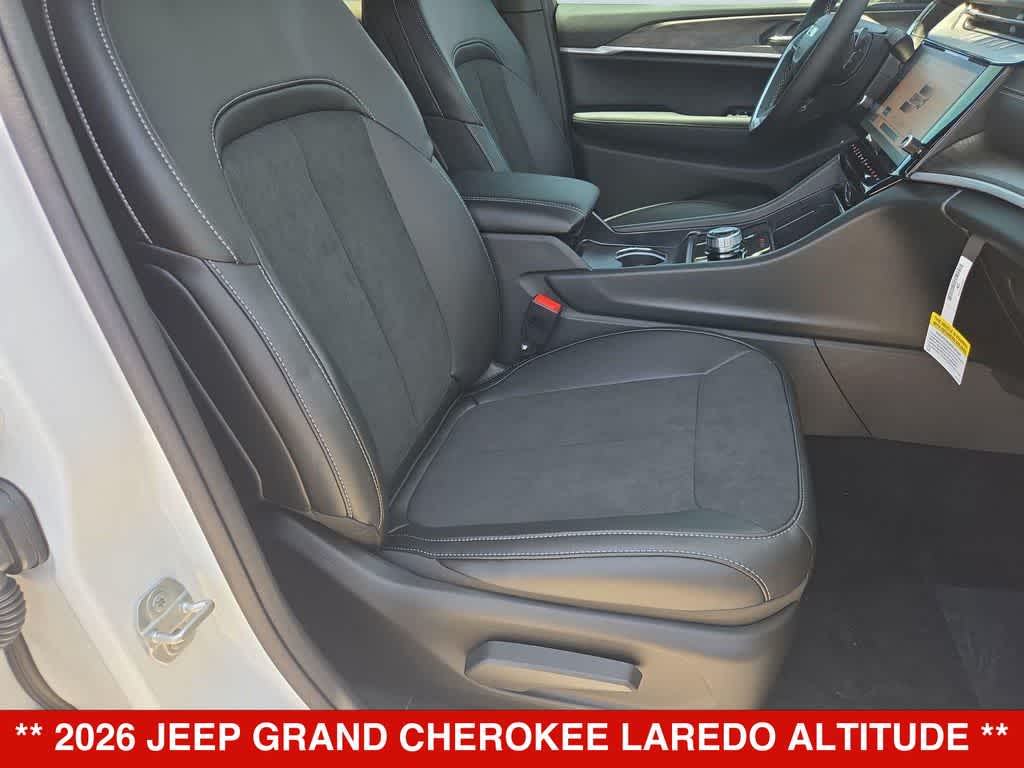 2026 Jeep Grand Cherokee Laredo Altitude