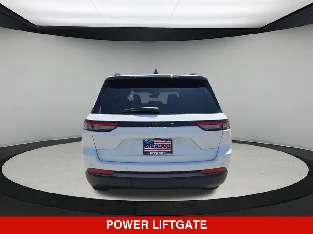 2026 Jeep Grand Cherokee Laredo Altitude
