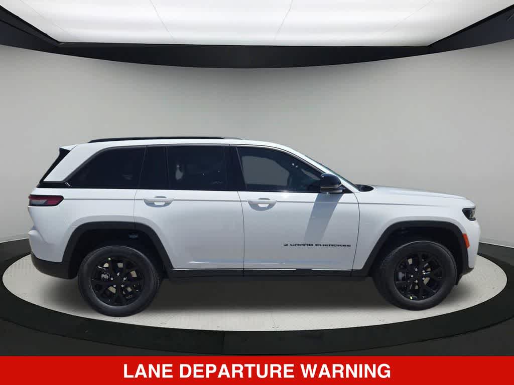 2026 Jeep Grand Cherokee Laredo Altitude