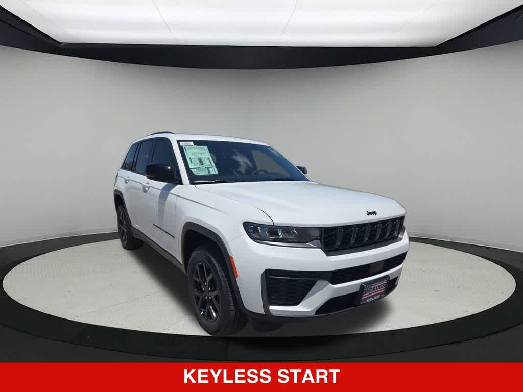 2026 Jeep Grand Cherokee Laredo Altitude