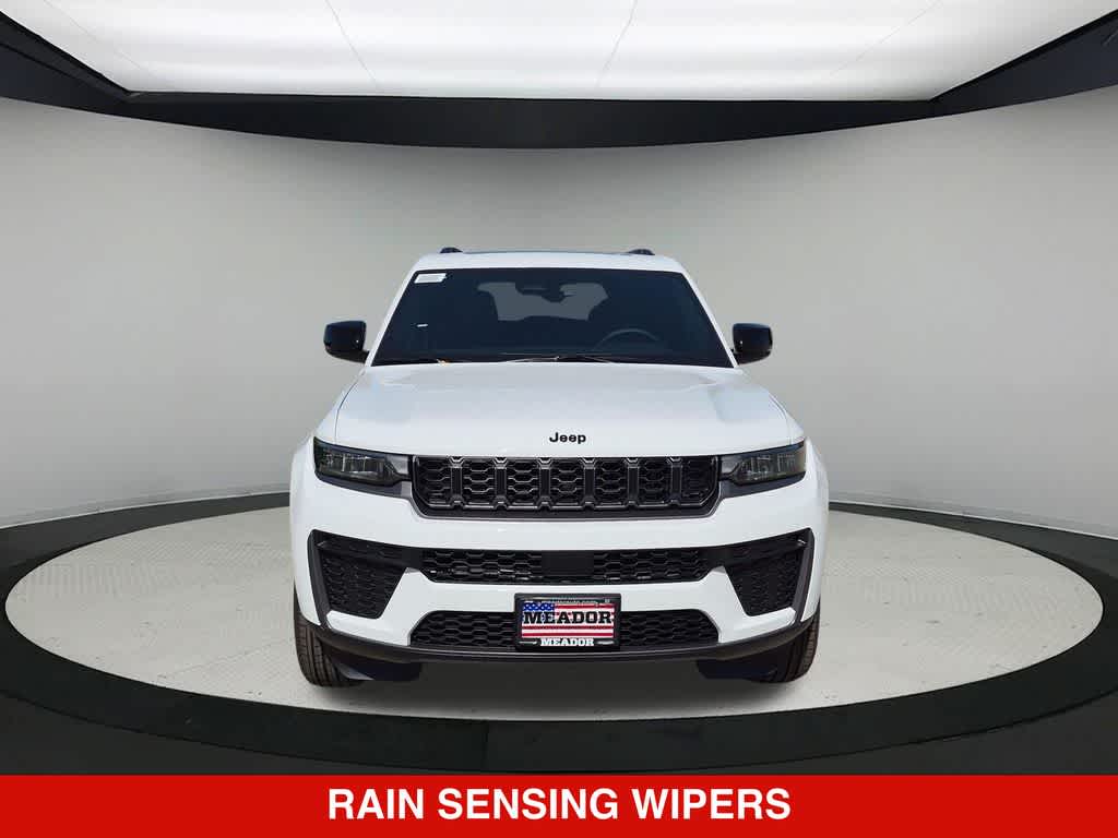 2026 Jeep Grand Cherokee Laredo Altitude