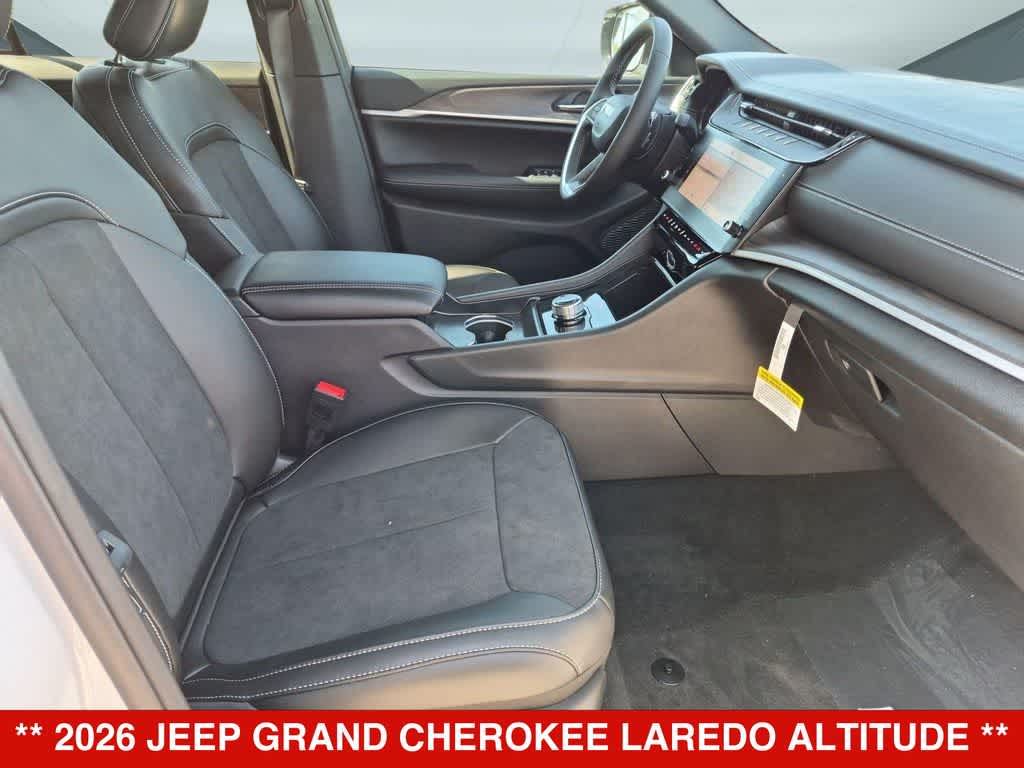 2026 Jeep Grand Cherokee Laredo Altitude