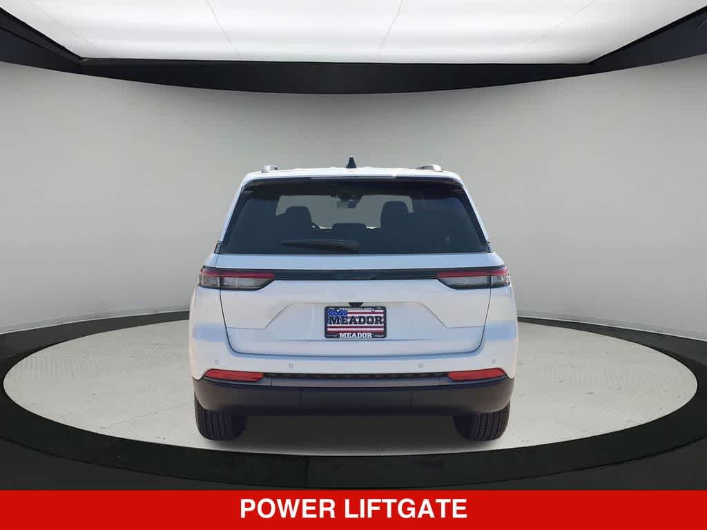 2026 Jeep Grand Cherokee Laredo Altitude