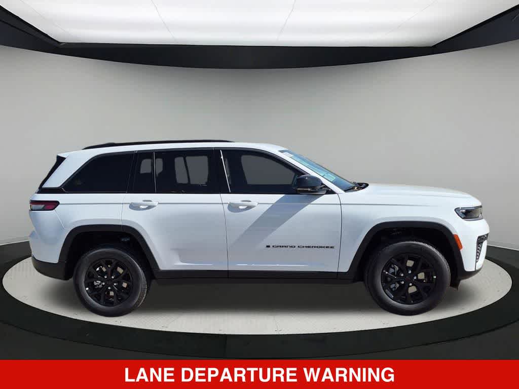 2026 Jeep Grand Cherokee Laredo Altitude