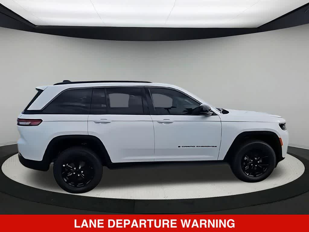 2026 Jeep Grand Cherokee Laredo Altitude