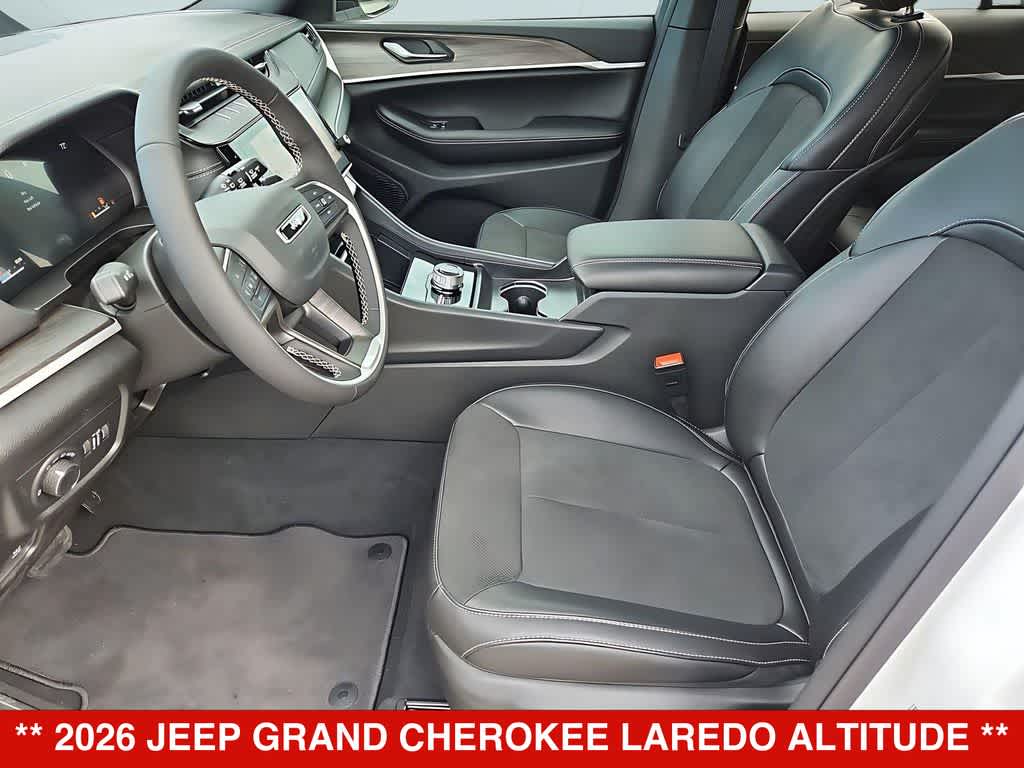 2026 Jeep Grand Cherokee Laredo Altitude