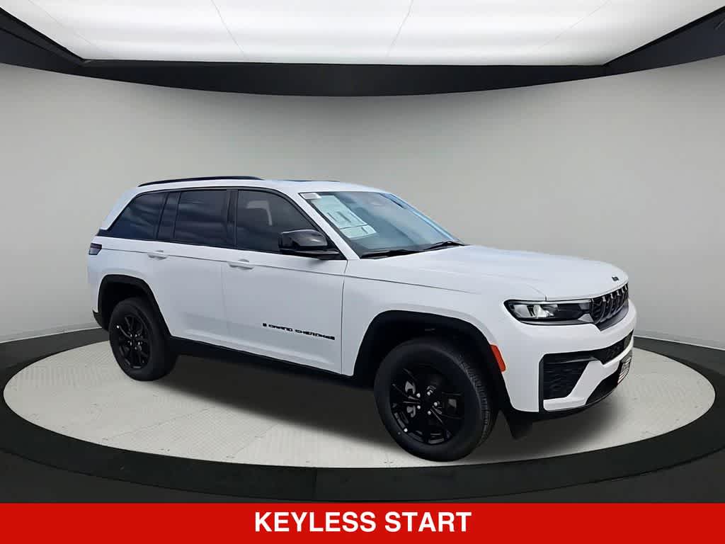 2026 Jeep Grand Cherokee Laredo Altitude