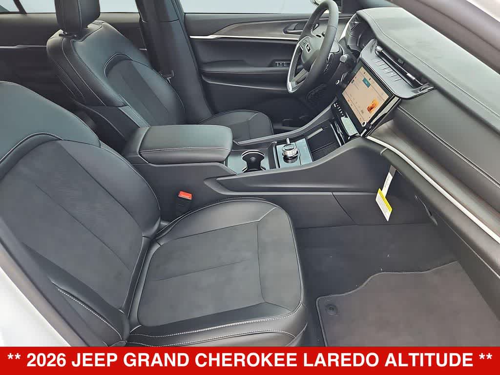 2026 Jeep Grand Cherokee Laredo Altitude