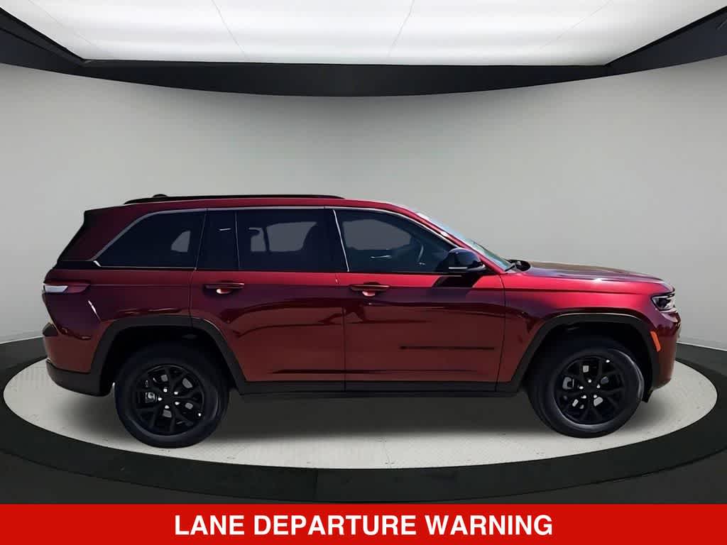2026 Jeep Grand Cherokee Laredo Altitude