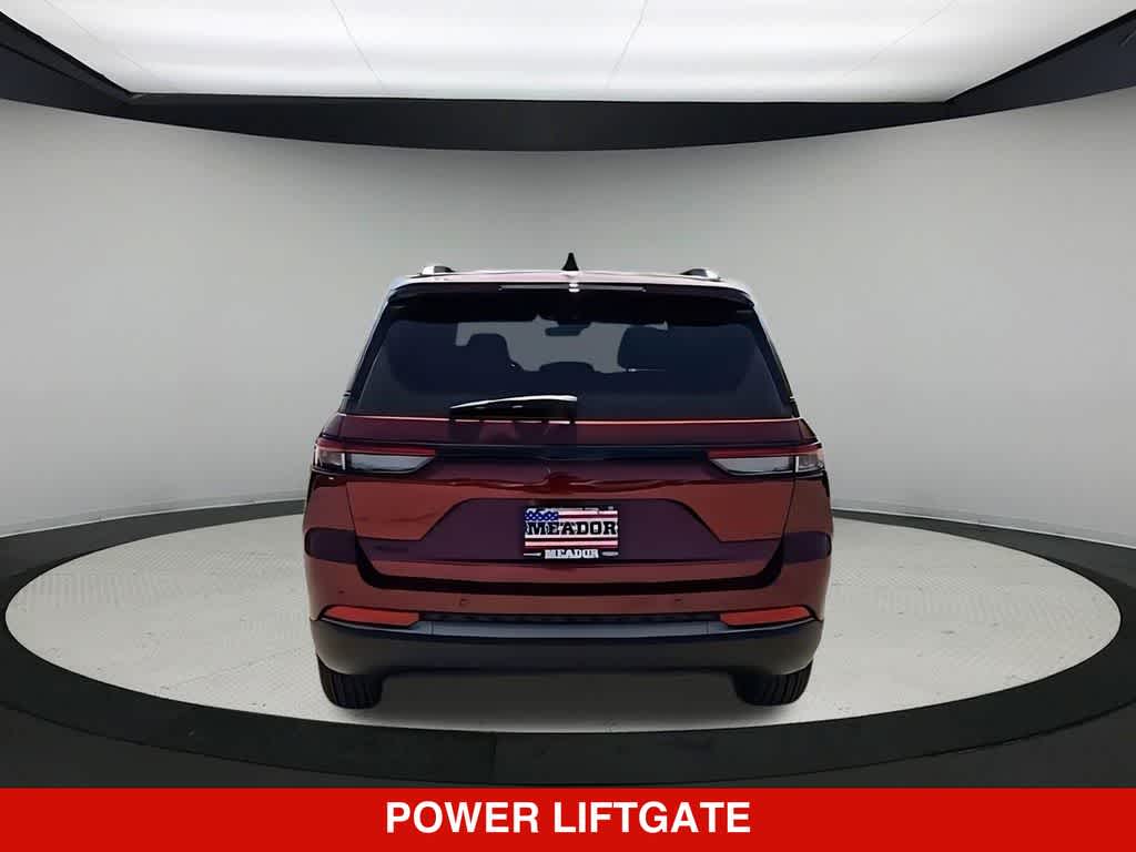 2026 Jeep Grand Cherokee Laredo Altitude