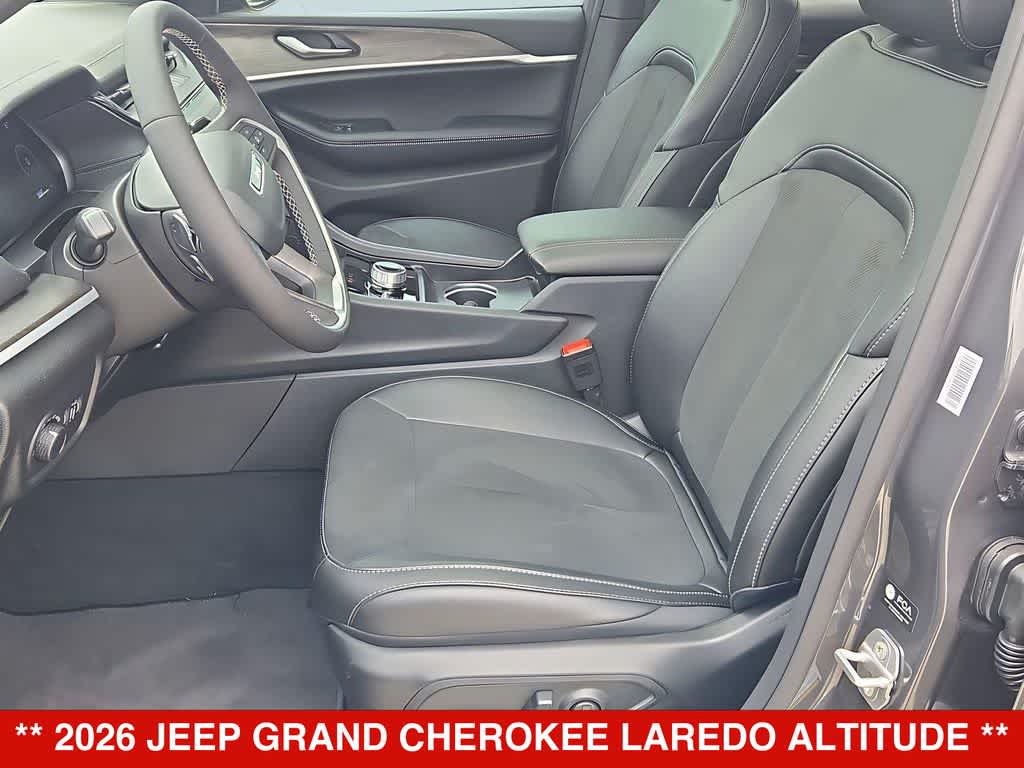 2026 Jeep Grand Cherokee Laredo Altitude