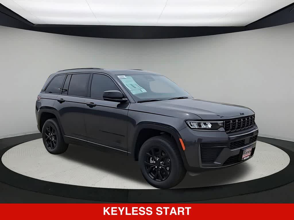 2026 Jeep Grand Cherokee Laredo Altitude