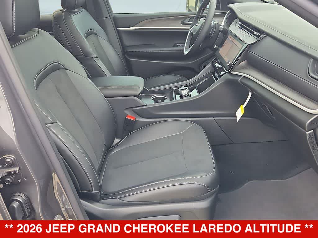 2026 Jeep Grand Cherokee Laredo Altitude