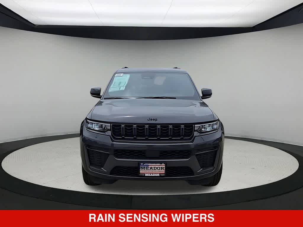 2026 Jeep Grand Cherokee Laredo Altitude