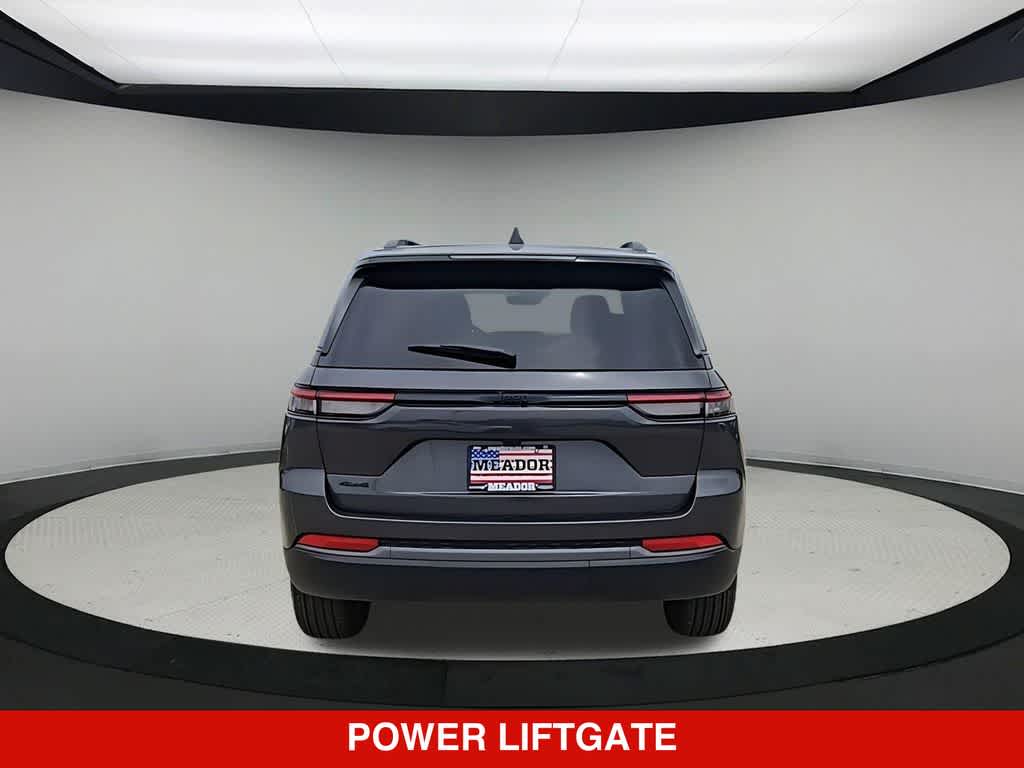2026 Jeep Grand Cherokee Laredo Altitude