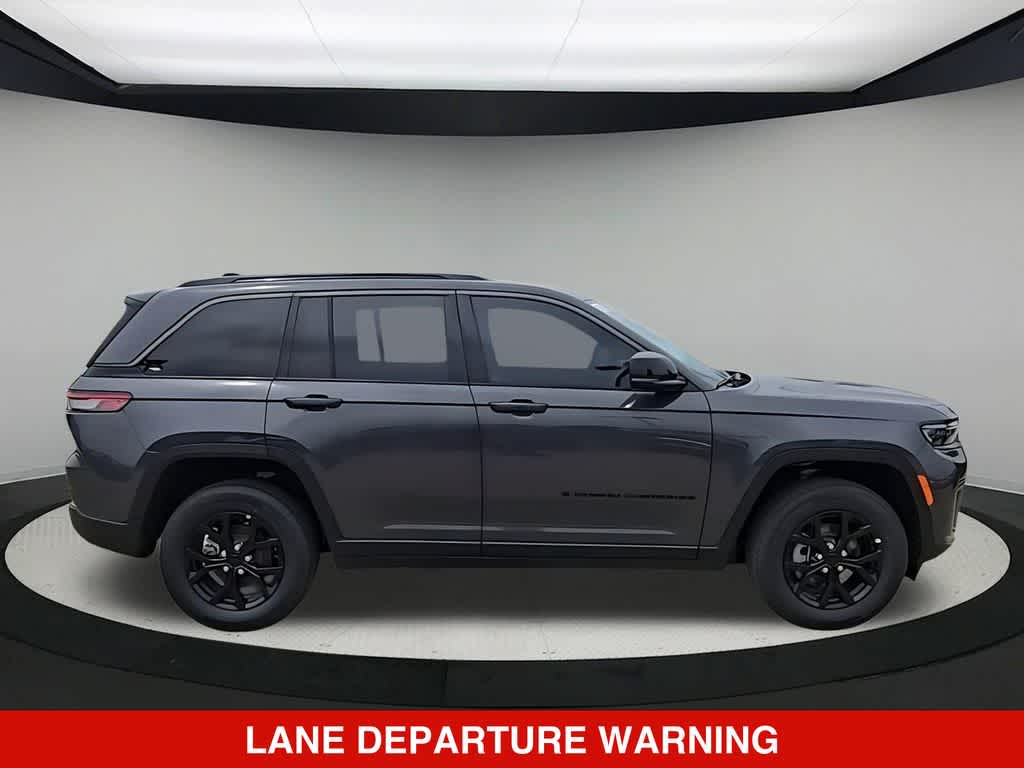 2026 Jeep Grand Cherokee Laredo Altitude
