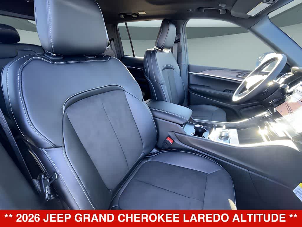 2026 Jeep Grand Cherokee Laredo Altitude