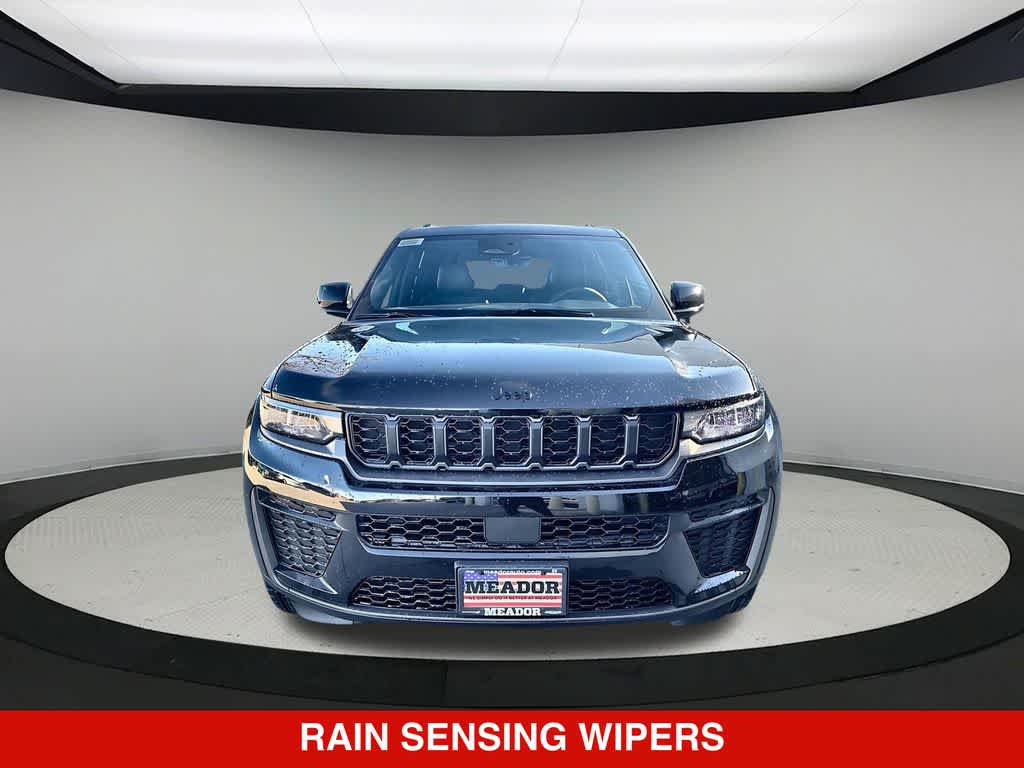 2026 Jeep Grand Cherokee Laredo Altitude
