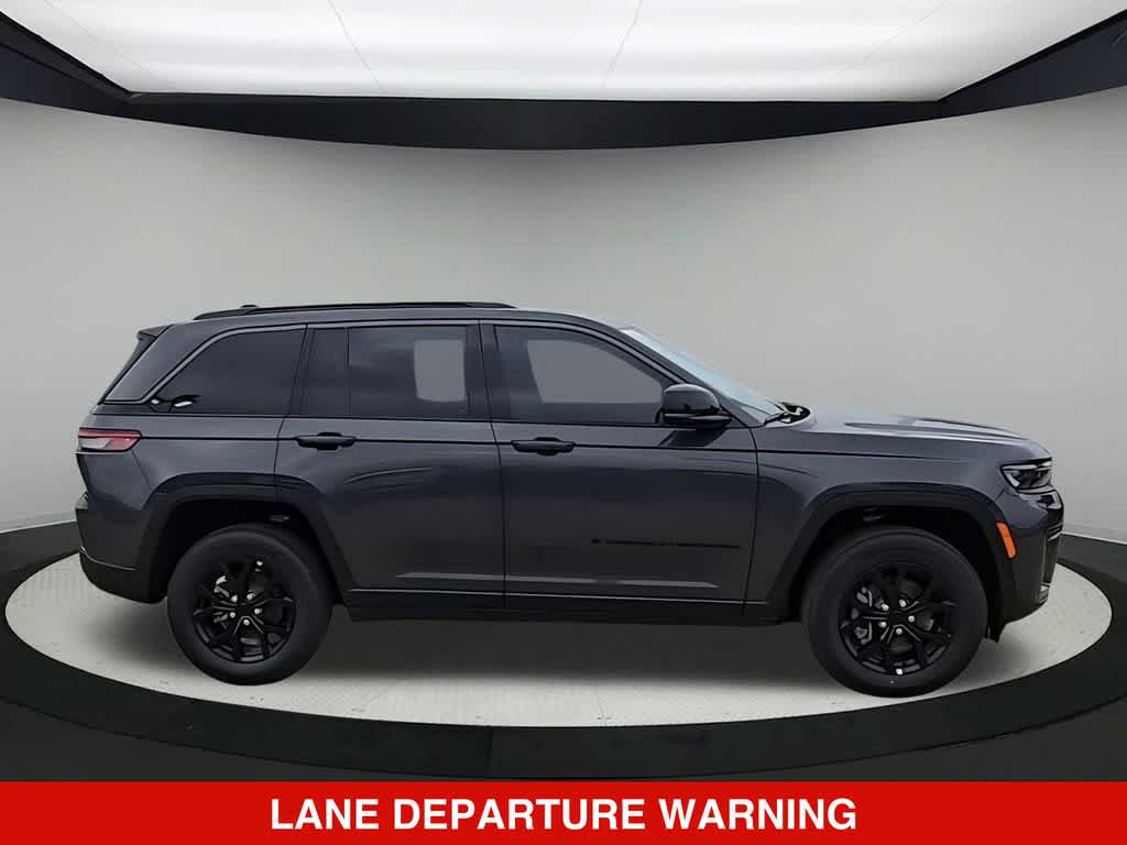 2026 Jeep Grand Cherokee Laredo Altitude