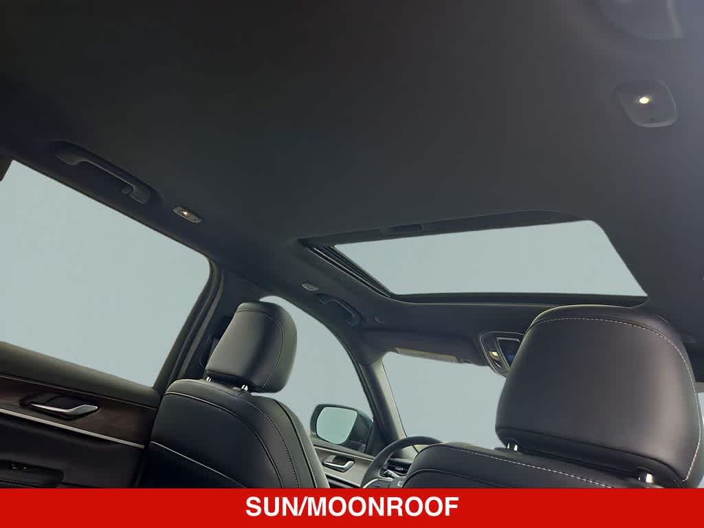 2026 Jeep Grand Cherokee Laredo Altitude
