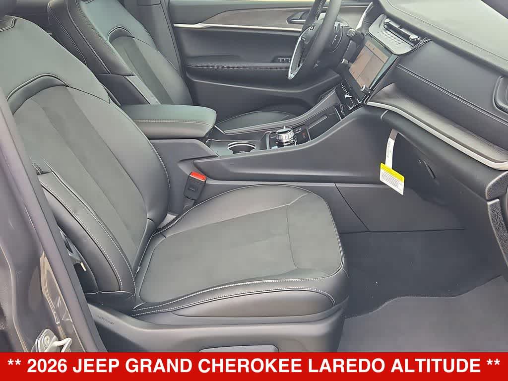 2026 Jeep Grand Cherokee Laredo Altitude