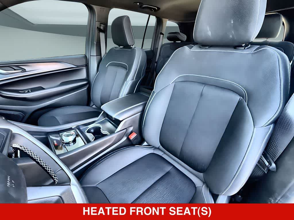 2026 Jeep Grand Cherokee Laredo Altitude