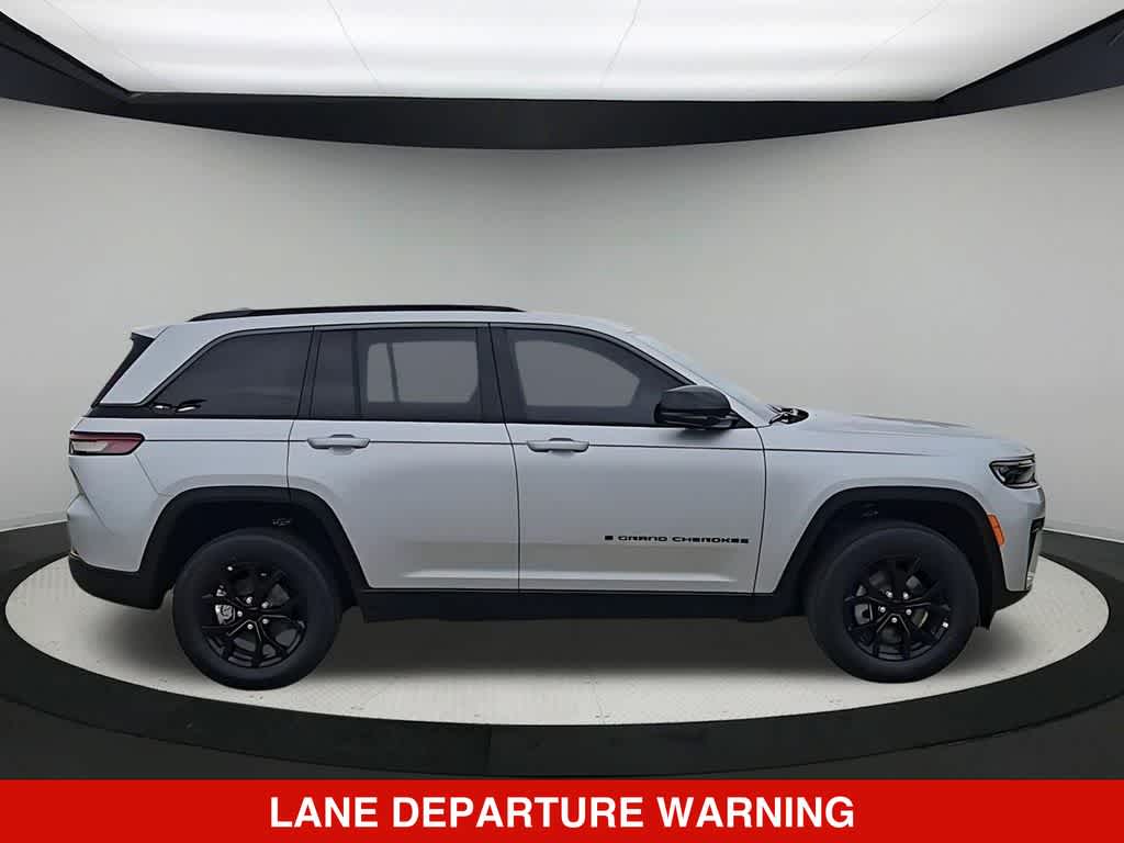 2026 Jeep Grand Cherokee Laredo Altitude